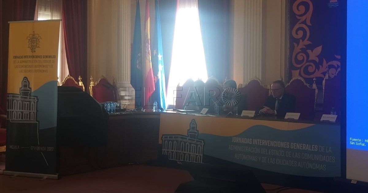 La Ciudad entrega una medalla al interventor general de Melilla Carlos Alberto Susín