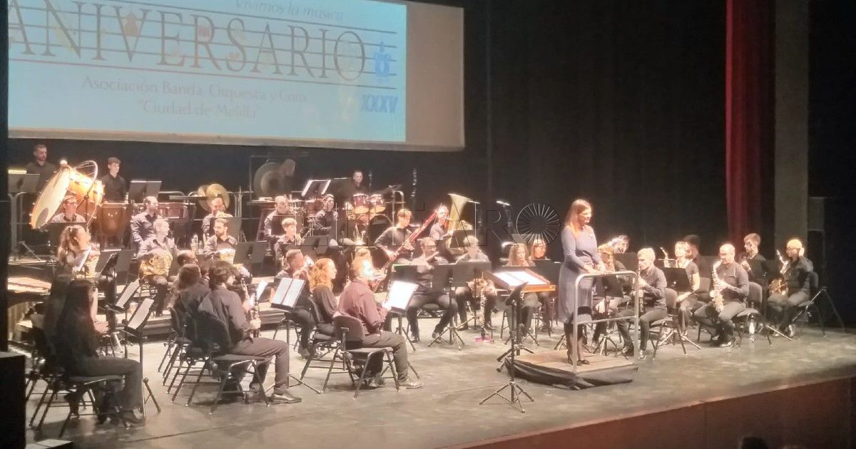Lleno absoluto en El Teatro Kursaal para asistir al Gran Concierto de Santa Cecilia