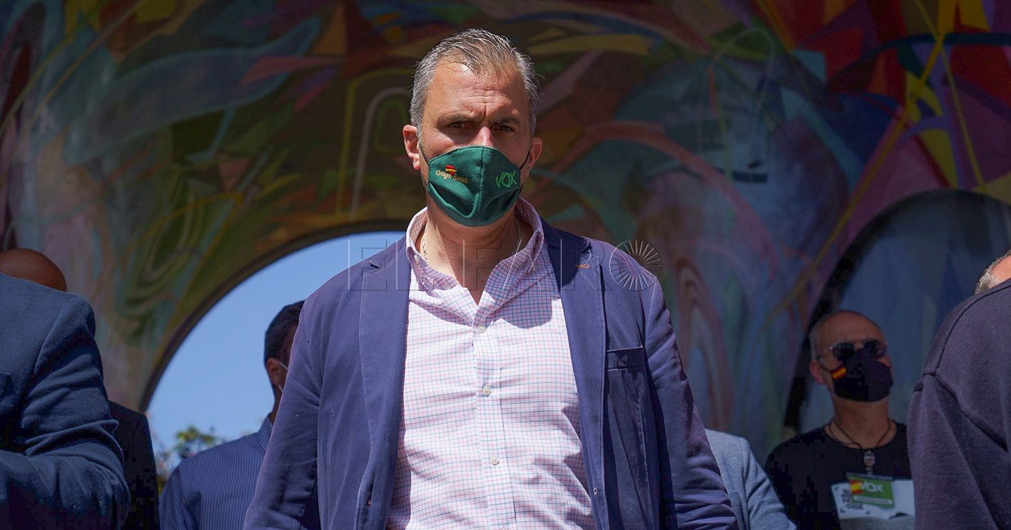 Ortega Smith resalta "la total desproporción" entre la Policía y la Guardia Civil y los inmigrantes en el 24J