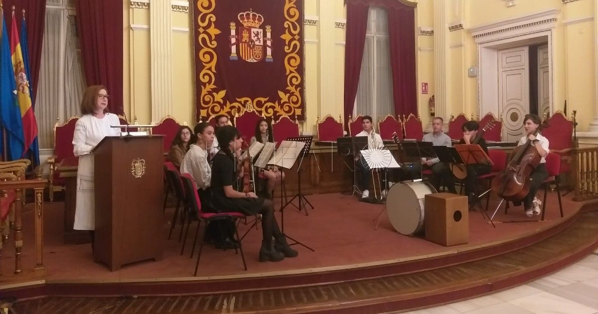 Treinta profesores de Melilla son homenajeados tras su jubilación