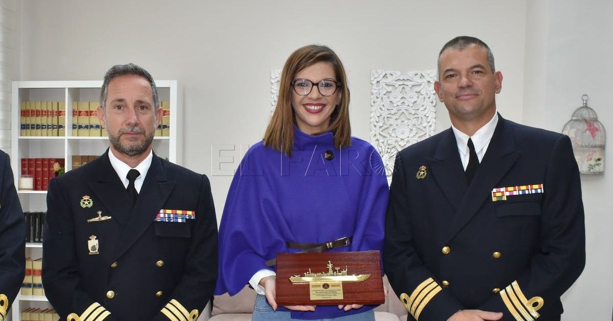 Sabrina Moh recibe a los comandantes de las fragatas "Navarra" y "Canarias"