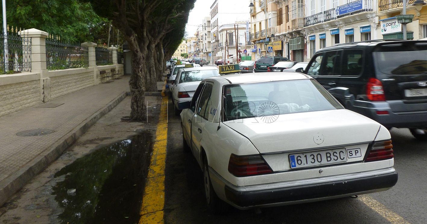 La parada de taxis de la Plaza de España reforzará el aeropuerto cuando entre más de un vuelo