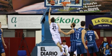 Imagen del encuentro disputado el pasado fin de semana en Gipuzkoa y que supuso la quinta derrota consecutiva de los melillenses.