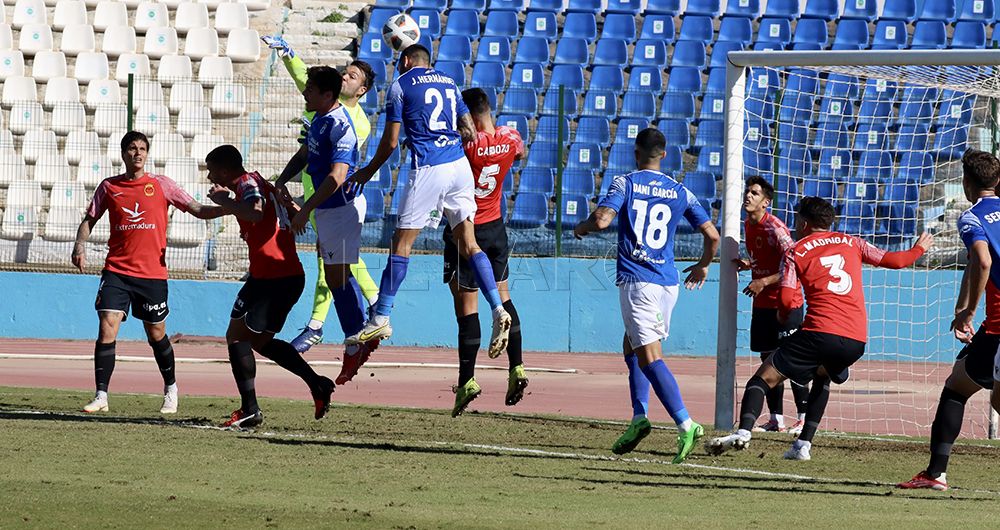 El Melilla sigue con su gran caminar