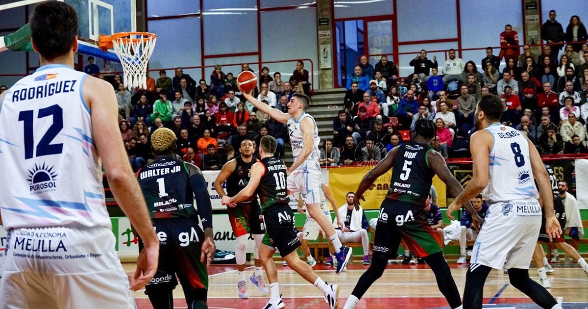 Óscar Lata, técnico del Melilla Baloncesto: "Pequeños detalles impidieron la victoria"