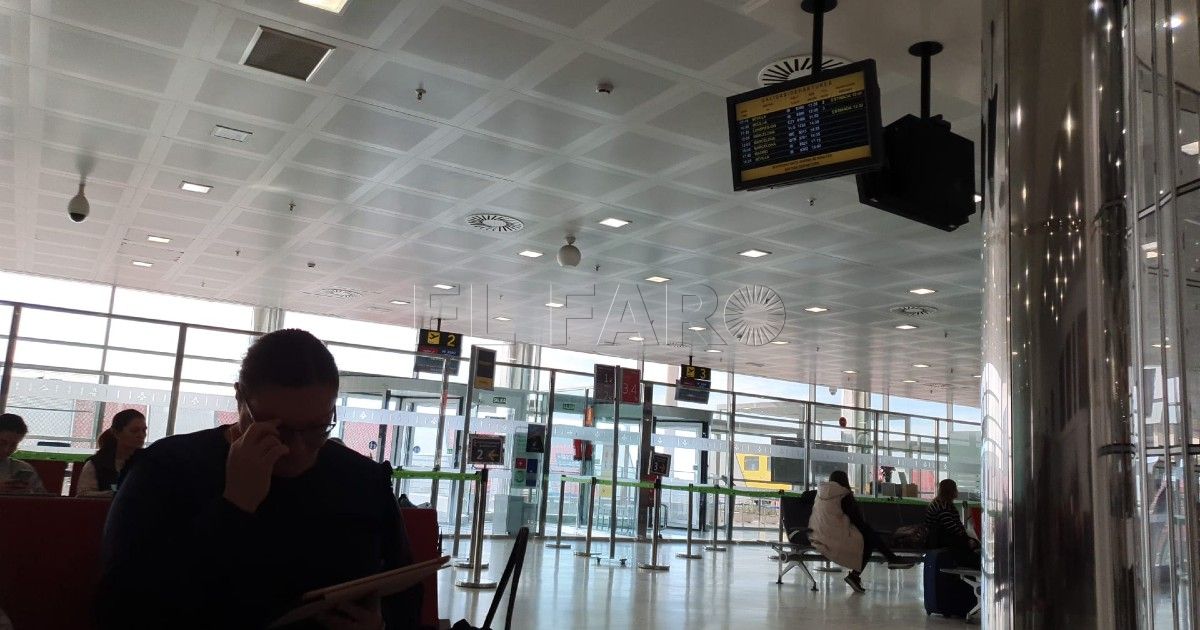 Air Nostrum avisa que la huelga de SEPLA le obliga a cancelar 78 vuelos este jueves y viernes