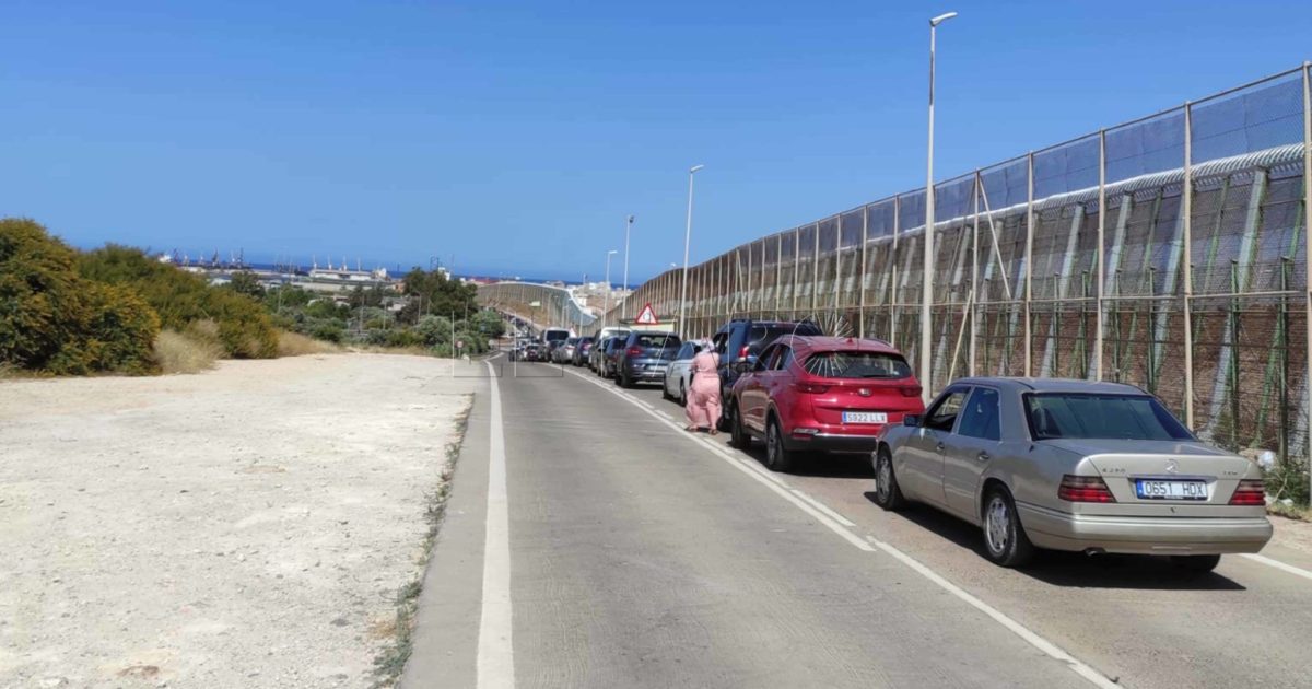 Los melillenses recaudan firmas en la plataforma change.org por una frontera digna