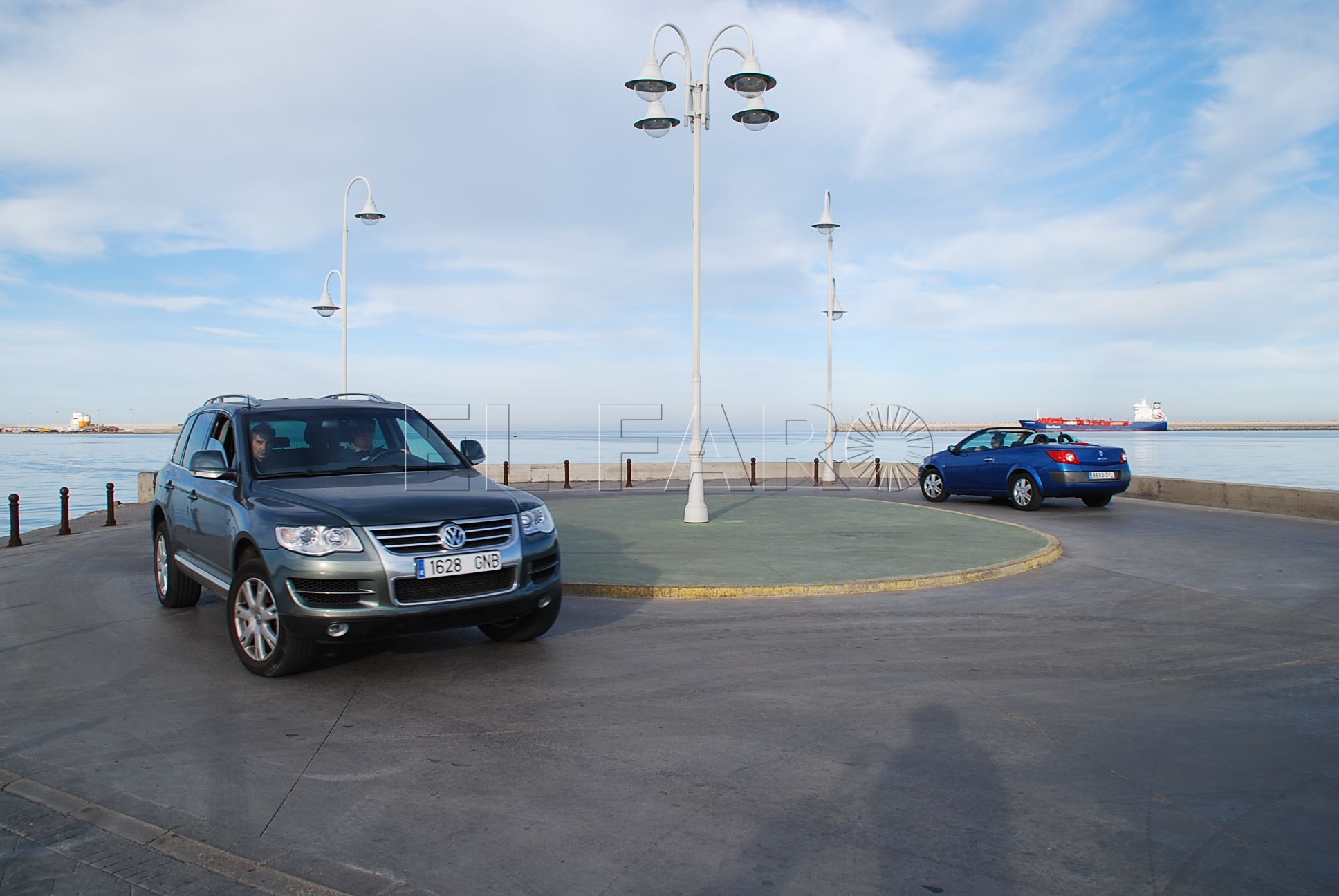 Apagar el teléfono móvil o respetar la velocidad establecida, entre los consejos de Tráfico para los viajes en Navidad