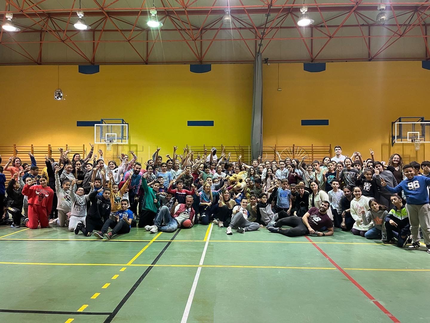 El Melilla Baloncesto visita el CEIP Juan Caro