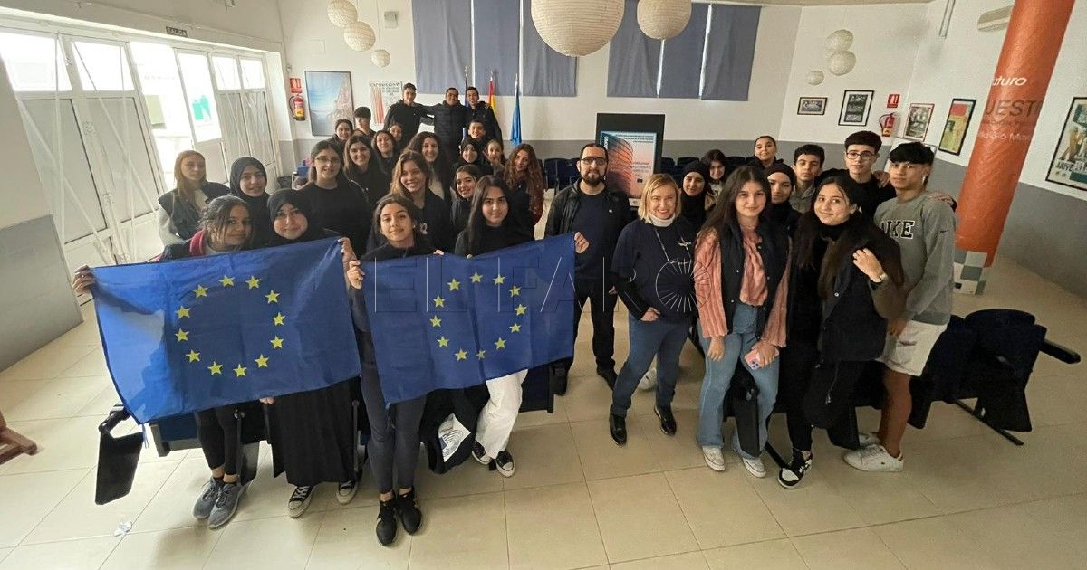 Treinta y cuatro alumnos del IES Rusadir participan en una sesión plenaria de Euroscola