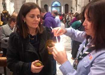 La Luz de Belén alumbra ya el Nacimiento en el Foso del Hornabeque