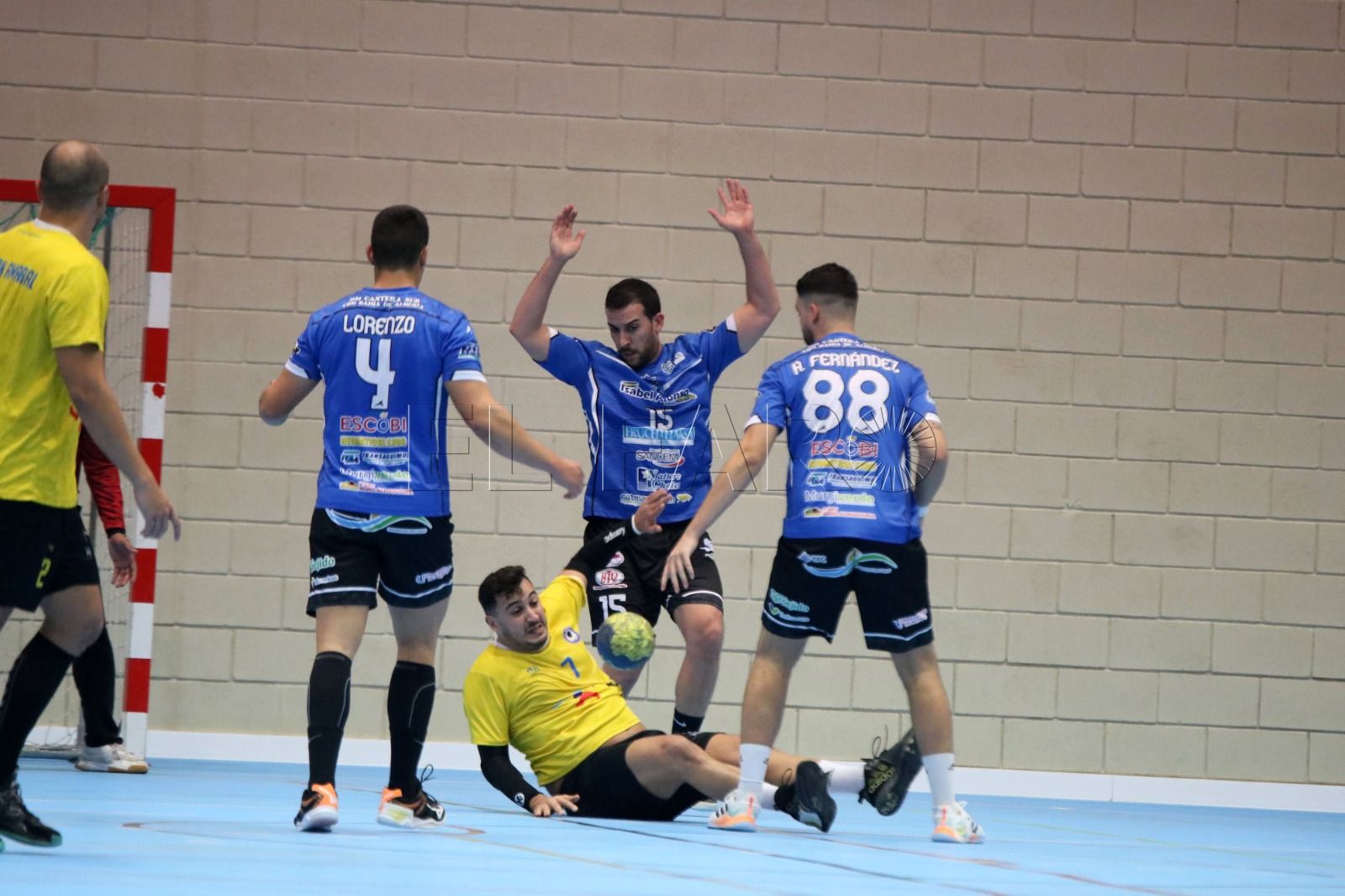 Melilla pierde algo más que un partido