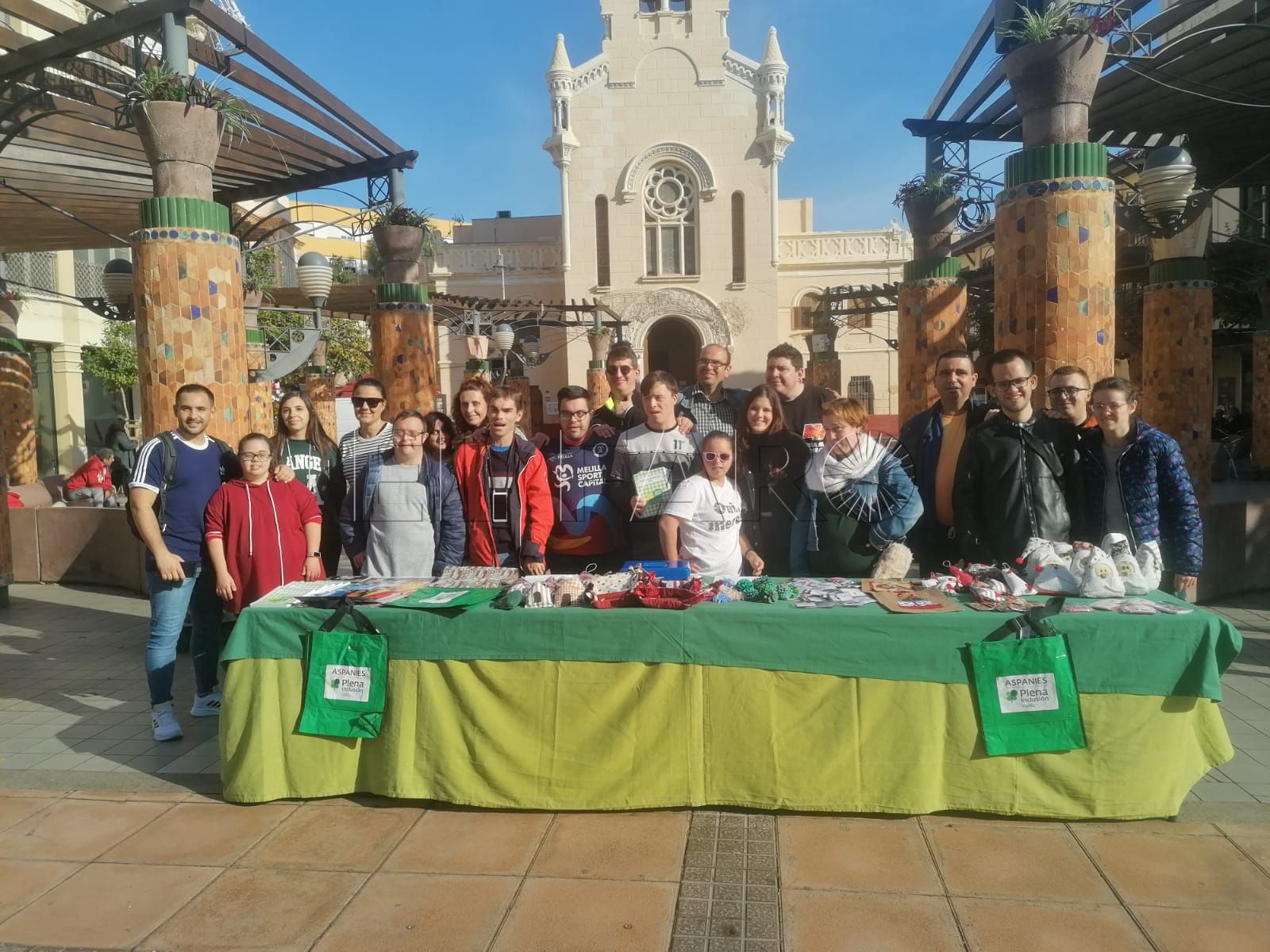 Aspanies repite con una segunda edición de su rastrillo navideño por primera vez