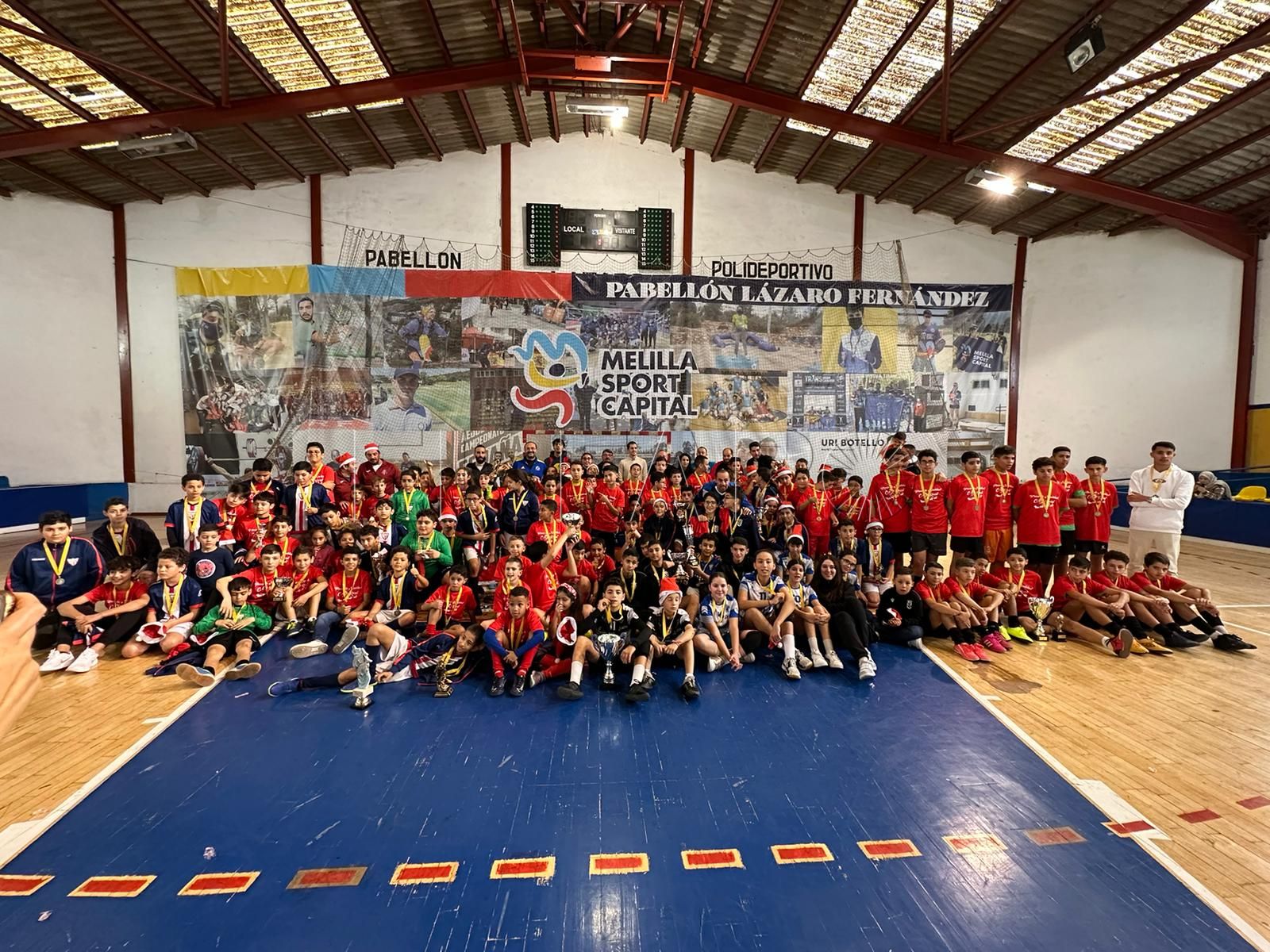 El CD Real cierra su Torneo de Navidad con los trofeos