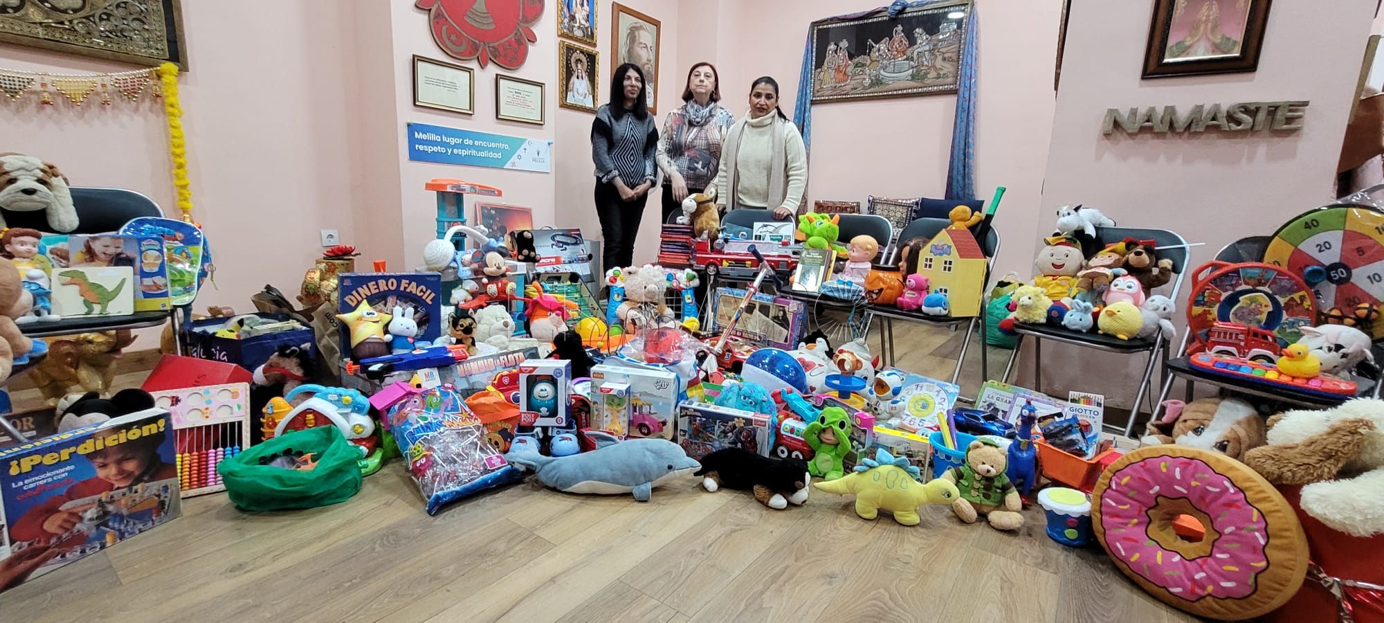 Unos 200 niños se beneficiarán de los juguetes donados a la Comunidad Hindú