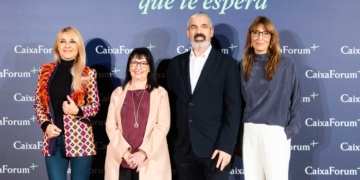 De izquierda a derecha: la actriz y presentadora Cayetana Guillén Cuervo; la directora general adjunta de la Fundación ”la Caixa”, Elisa Durán; el director corporativo del Área de Cultura y Ciencia de la Fundación ”la Caixa”, Ignasi Miró, y la responsable de contenidos digitales, Mireia Gubern, en la presentación de CaixaForum+.
