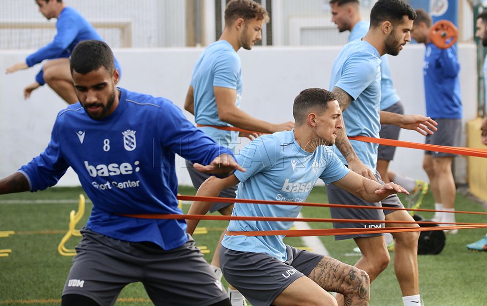 La plantilla de la UD Melilla ultima su puesta a punto para su partido ante el Cerdanyola FC