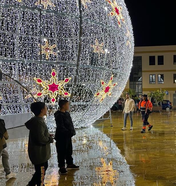 Iluminación navideña en Melilla: Creativa, artística, alegre y, por fin, como Dios manda