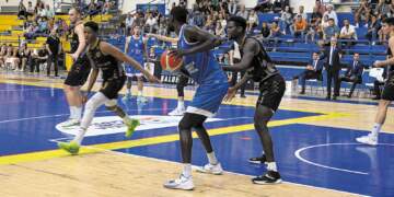 Imagen del encuentro disputado en la primera vuelta en el pabellón Javier Imbroda Ortiz y que finalizó con victoria de la escuadra melillense por un resultado final de 95-69.