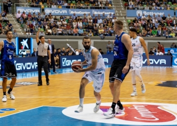 Imagen del encuentro disputado en la primera vuelta en el Coliseum de Burgos y que finalizó con derrota de la escuadra melillense por un resultado final de 74-70.
