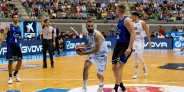 Imagen del encuentro disputado en la primera vuelta en el Coliseum de Burgos y que finalizó con derrota de la escuadra melillense por un resultado final de 74-70.