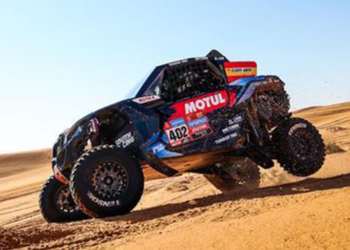 El piloto catalán Gerard Farrés, junto a su copiloto melillense Diego Ortega se meten en el podio, ocupando la tercera posición y prometiendo ‘pelea’ en lo que queda del Dakar 2023.