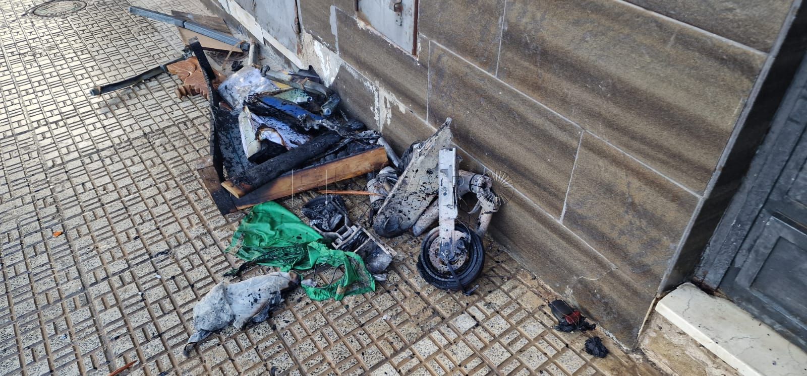 Incendio por el fallo eléctrico en la carga de un patinete