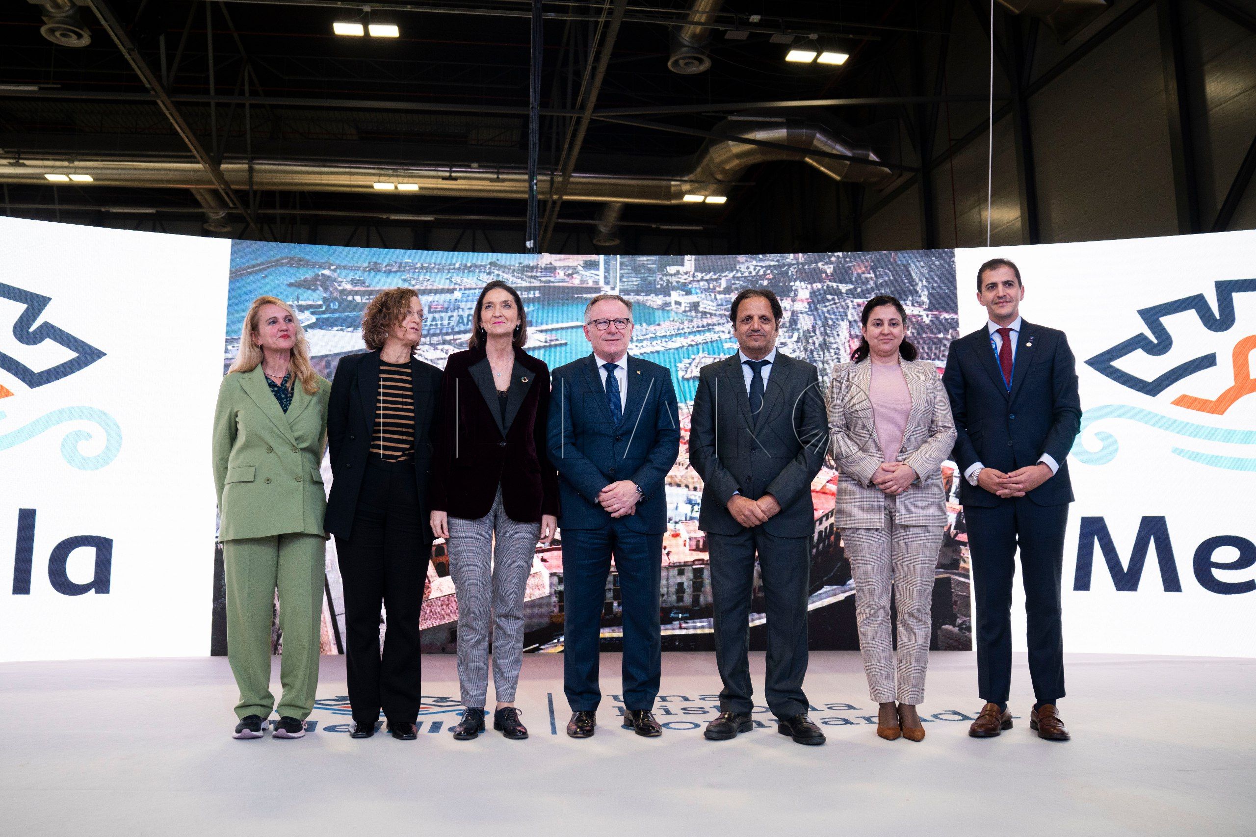 La ministra de Turismo Reyes Maroto visita el estand de Melilla en Fitur