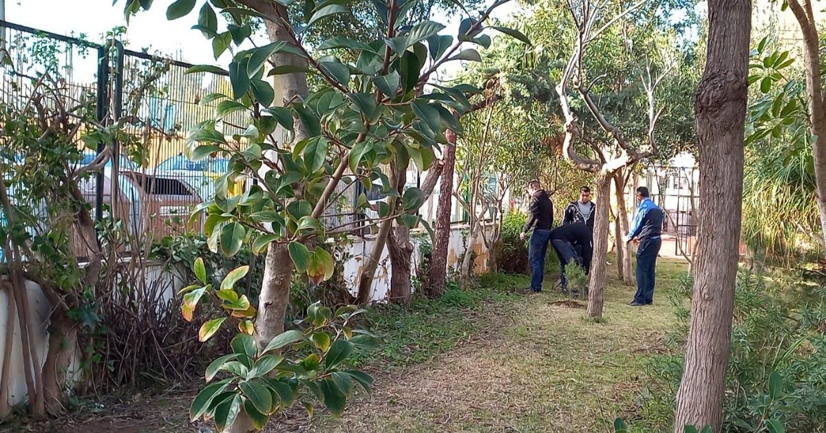 Los alumnos de Jardinería y Floristería del IES Juan Antonio Fernández realizan una plantación de especies autóctonas