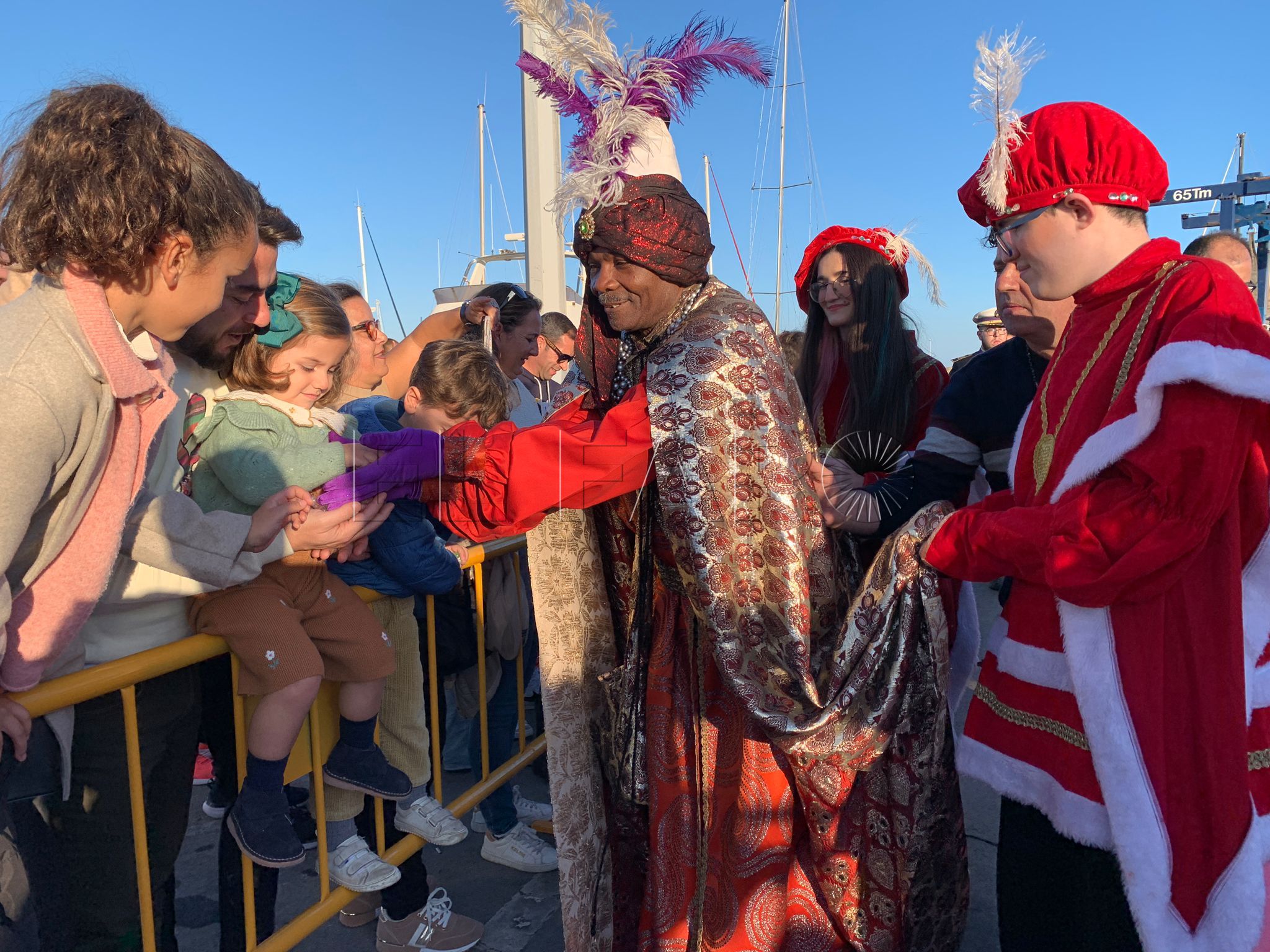 Un gran broche de oro