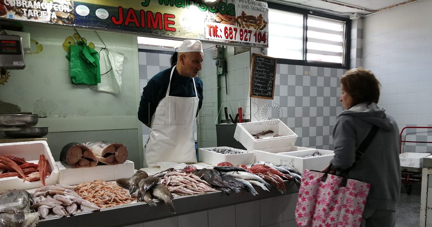 Los comerciantes del Mercado Central, inquietos por si el pescado de Marruecos entra antes en Ceuta que en Melilla