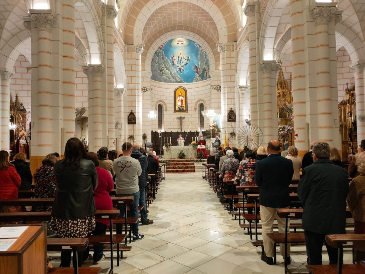 La Iglesia del Sagrado Corazón acoge una misa en memoria del Papa Benedicto XVI