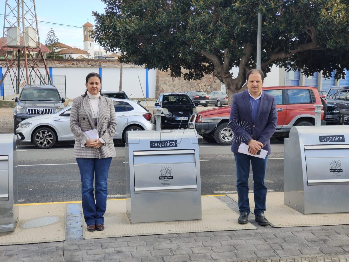 Medio Ambiente inaugura los cinco contenedores soterrados junto al Álvarez Claro