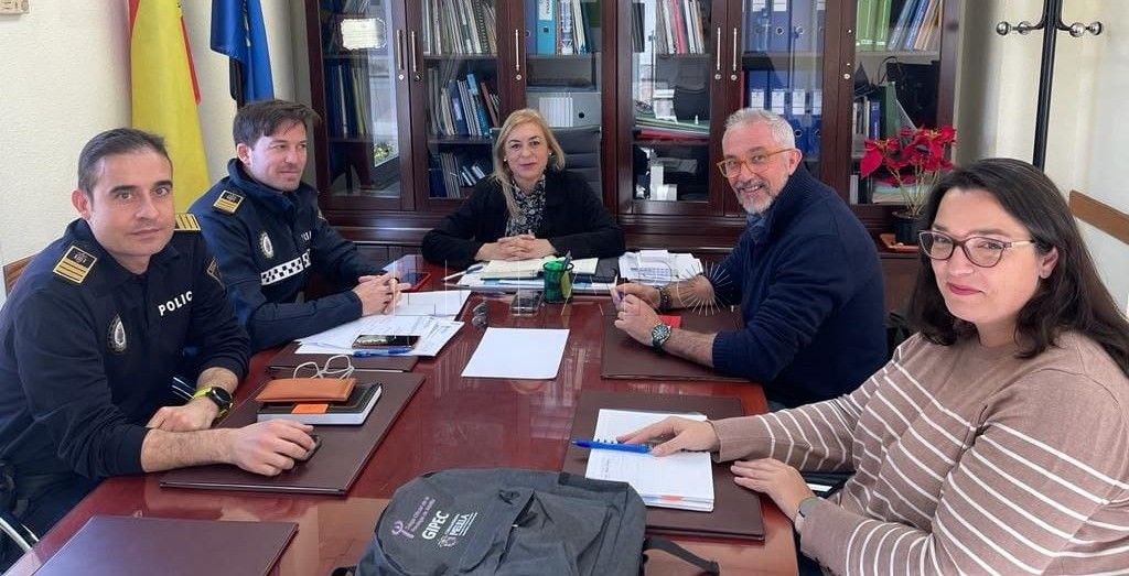 Maeso se reúne con el GIPEC y la Policía Local para abordar la sensibilización de la salud mental