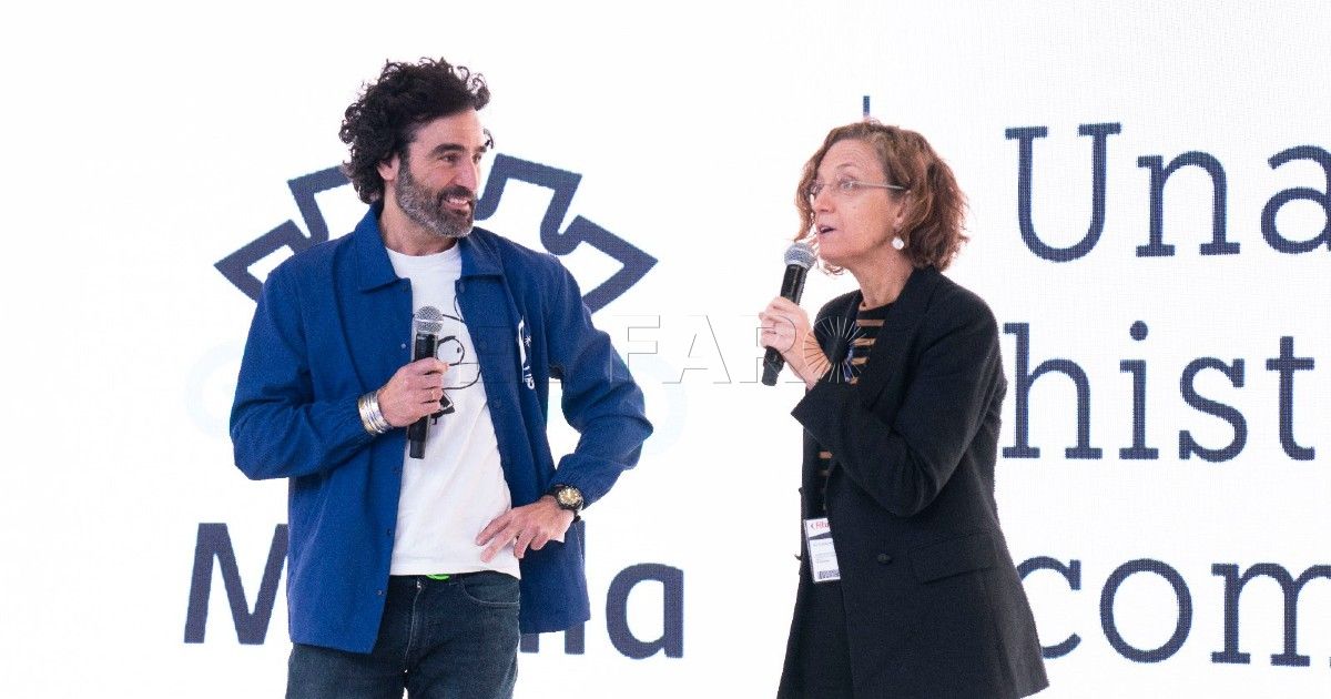 Gloria Rojas junto a Raúl Gómez durante la presentación del acuerdo en Fitur.