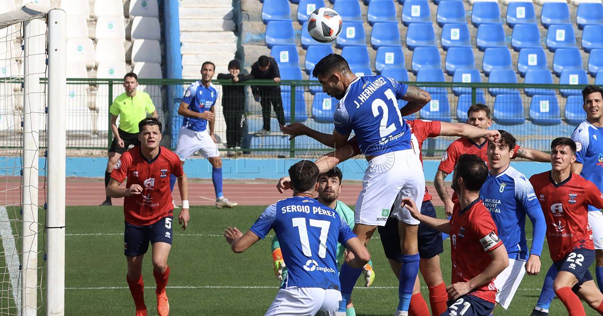 La UD Melilla hace del Álvarez Claro un enorme fortín