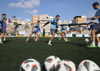 Imagen del entrenamiento llevado a cabo en la matinal de ayer miércoles en La Espiguera.