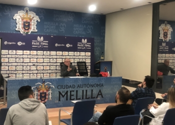 Josep Bordas contó con las preselecciones masculina y femenina de minibasket en la inauguración de los cursos, y también dirigió una charla a los árbitros
