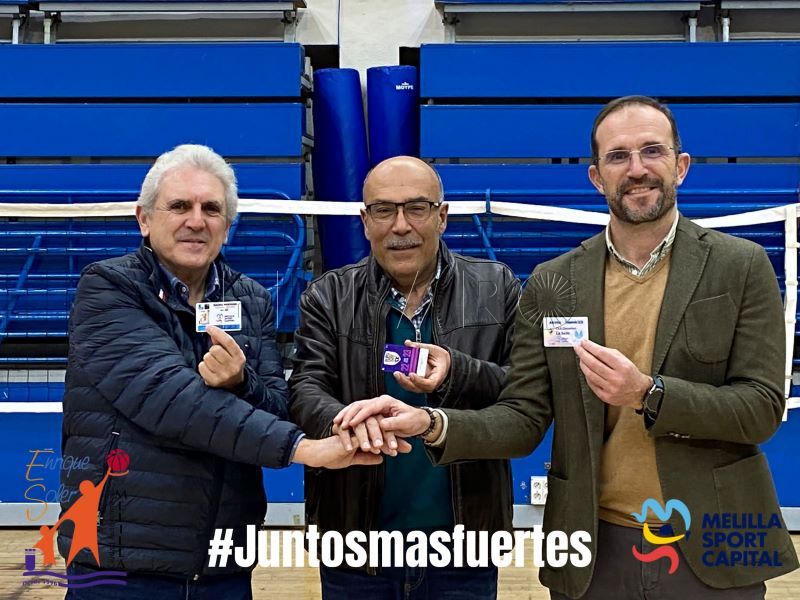 Los equipos locales del baloncesto nacional estrechan sus manos