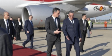 Rabar (Morocco), 01/02/2023.- Prime Minister of Morocco Aziz Akhannouch (C-R) receives Spanish Prime Minister Pedro Sanchez (C-L) at Rabat-Sale Airport in Rabat, Morocco, 01 February 2023. Spanish Prime Minister Sanchez is on a two-day visit to Morocco in which he attends the Moroccan-Spanish Economic Forum from 01 to 02 February. (Marruecos, España) EFE/EPA/JALAL MORCHIDI