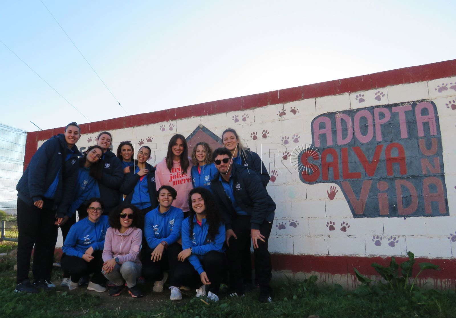 El CV Melilla femenino visita la Protectora de Animales