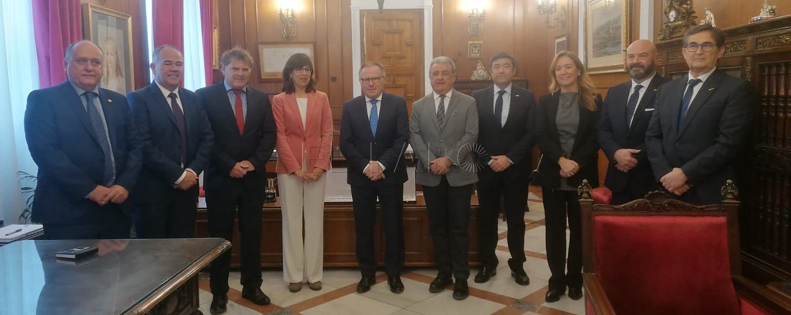 El cuerpo consular de Málaga se reúne con el presidente en su visita a Melilla