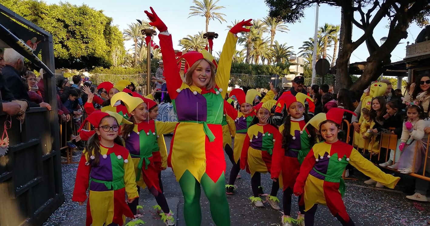 Melilla se vuelca con un desfile que da por finalizado "a lo grande" el Carnaval