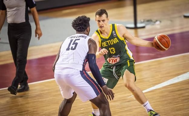 El alero lituano Simas Jarumbauskas se une al Club Melilla Baloncesto