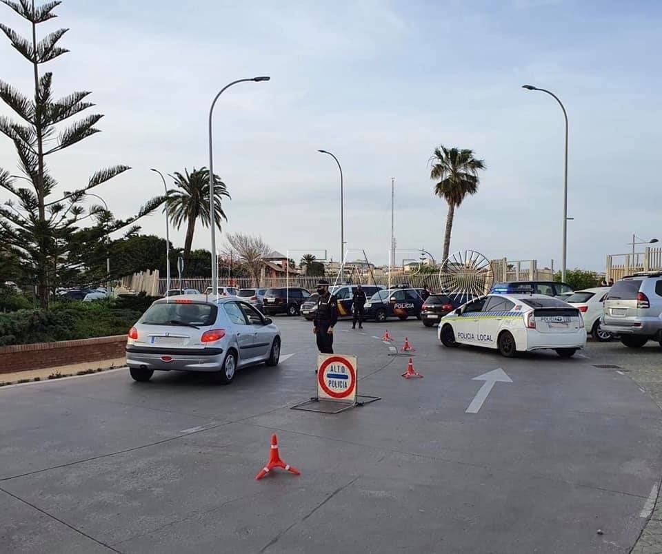 La Policía Local realiza una campaña especial sobre distracción al volante