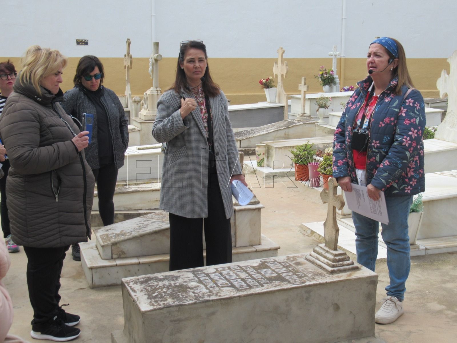 Visita cultural: mujeres del cementerio de Melilla