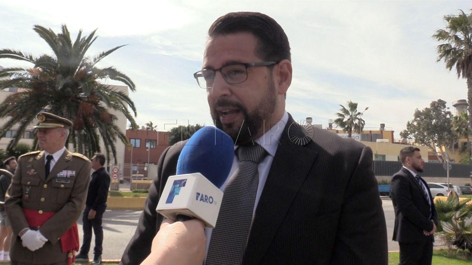 Azmani considera “indecente” que Díaz “pida una indemnización por dimitir”