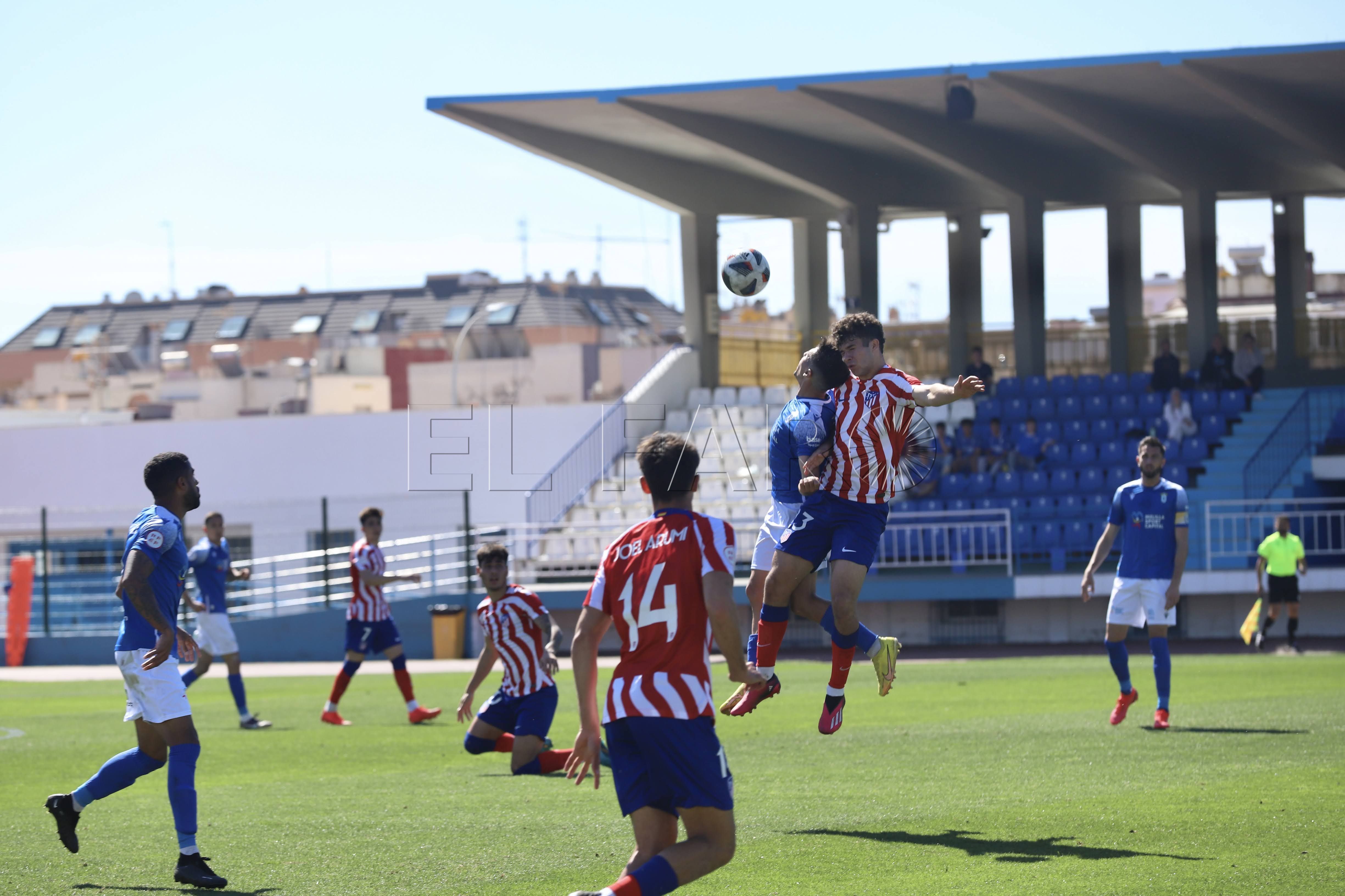 La afición local lleva en volandas a la UD Melilla a la victoria