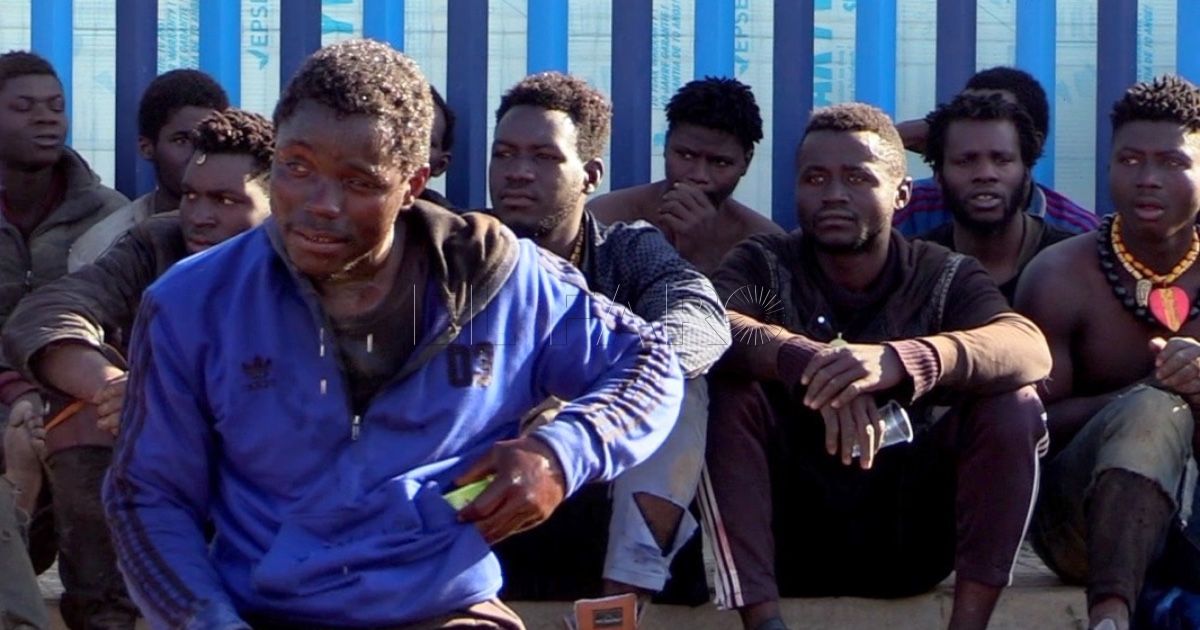 Un joven que perdió la visión de un ojo tras saltar la valla presenta una querella contra un guardia civil y un mando de Melilla