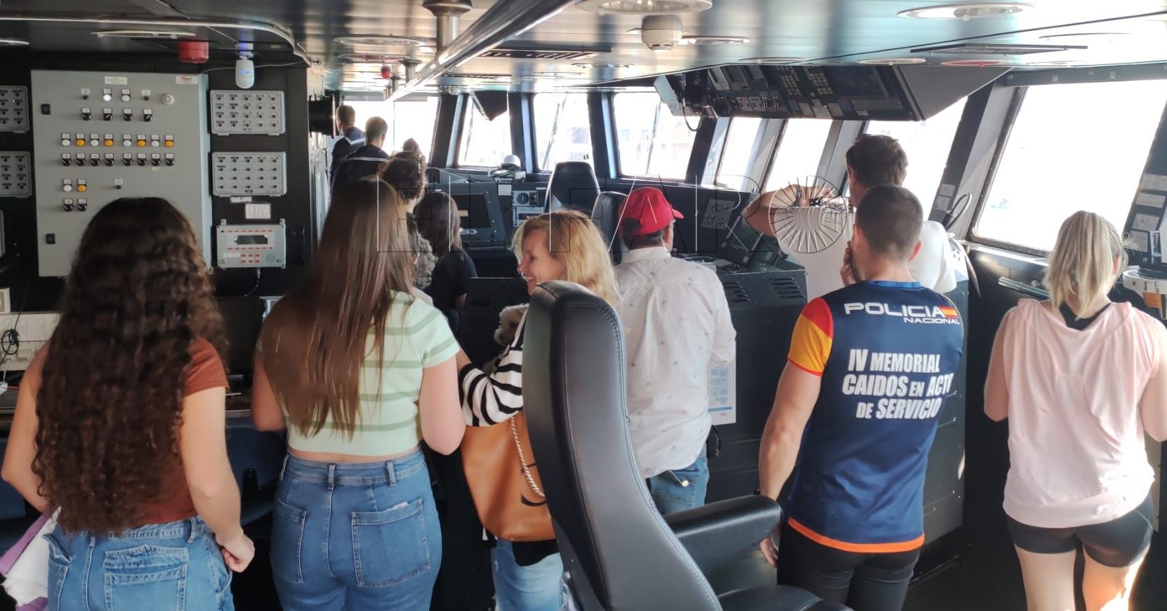 Visita al buque de acción marítima Rayo